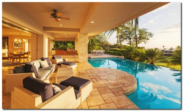 Luxury Drug Rehab Centers in Florida that are 5 star rated with swimming pools and saunas.